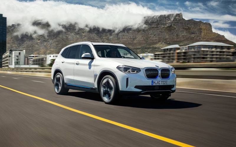 Comparison BMW iX3 2021 vs Audi Q4 etron Sportback 2022 SUV Drive